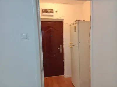 inchiriere garsoniera Sector 6 București spațiu frigider